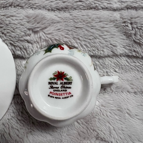 Royal Albert Poinsettia Teacup and Saucer - Picture 6 of 7